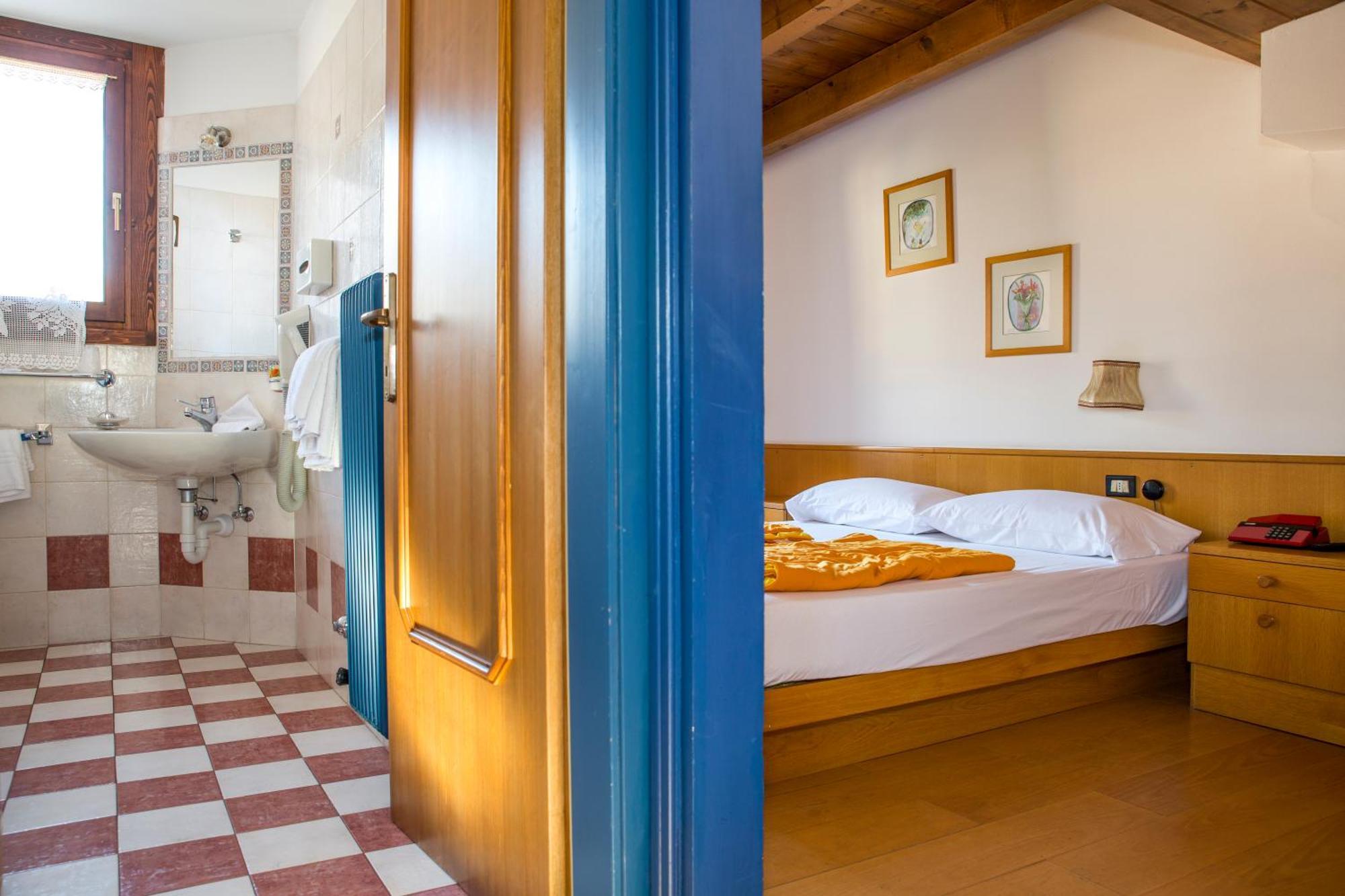 Hotel San Valier Кавалезе Стая снимка